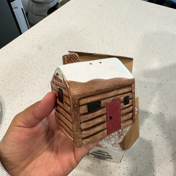 Winter salt and pepper shakers - Picture 3 of 5